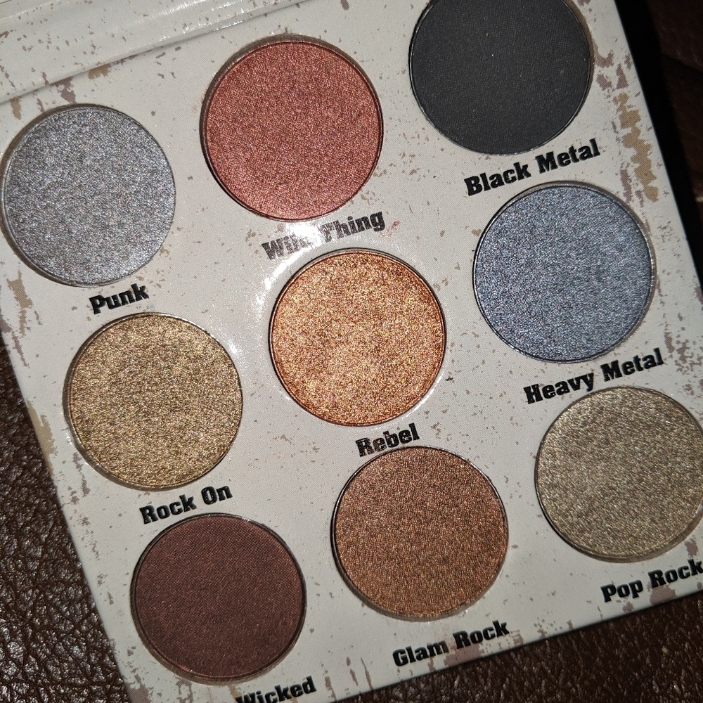 CROWN, Glam Metals Shadow Palette
